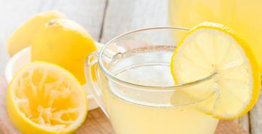 Si të bëni vetë limonadë të shijshme të gazuar